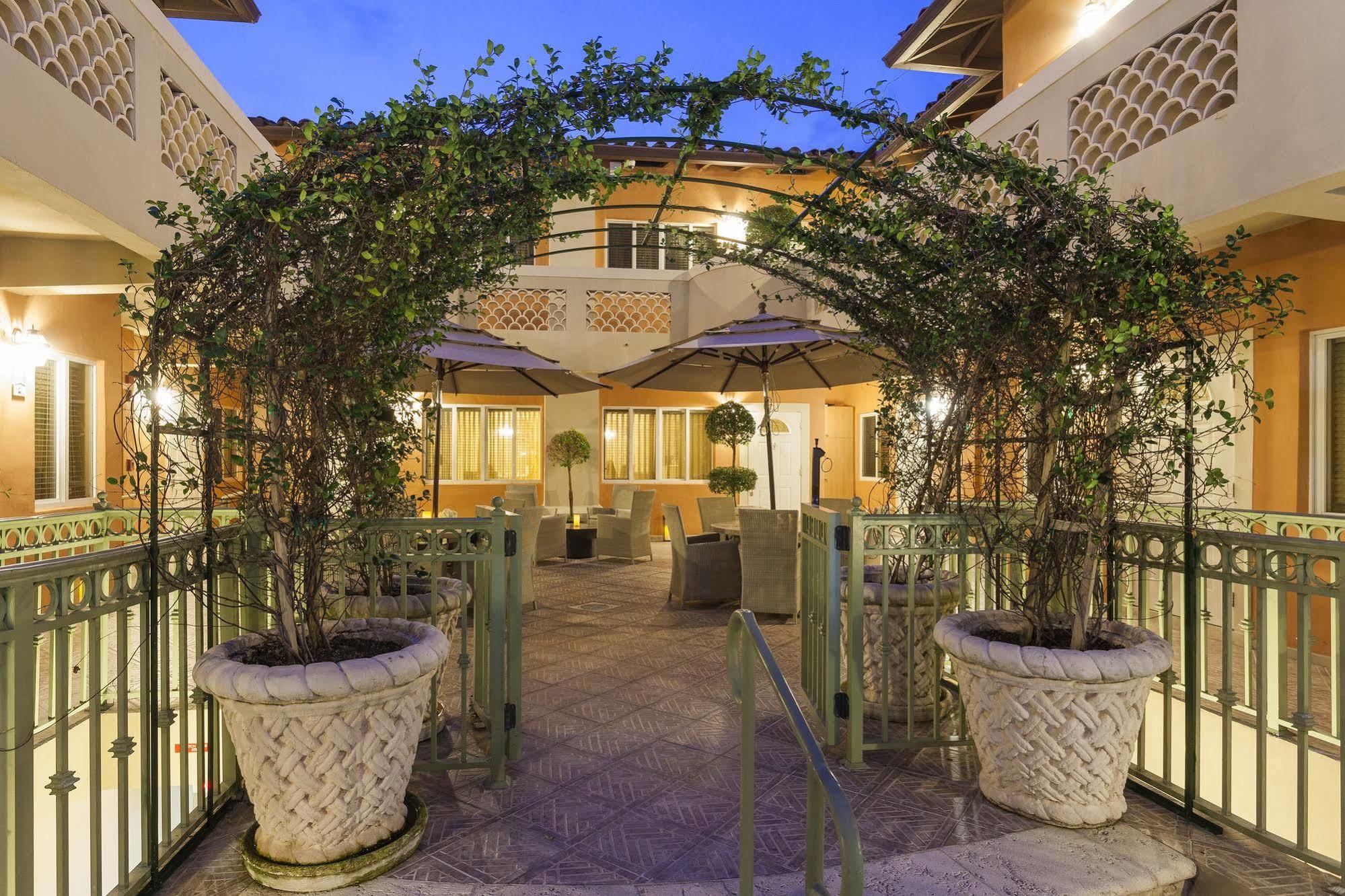 Sun Harbour Boutique Hotel Bal Harbour Екстериор снимка